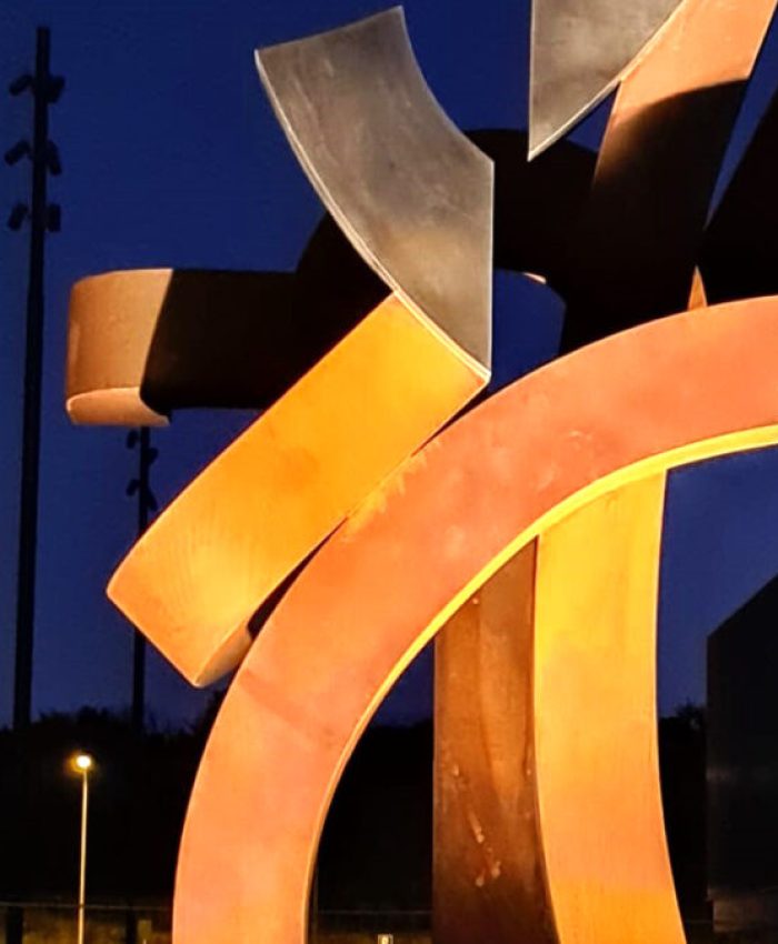 ELÉCTRICOS ARAGÓN 2000, colaborando en la iluminación de la ESCULTURA SENTIMIENTO